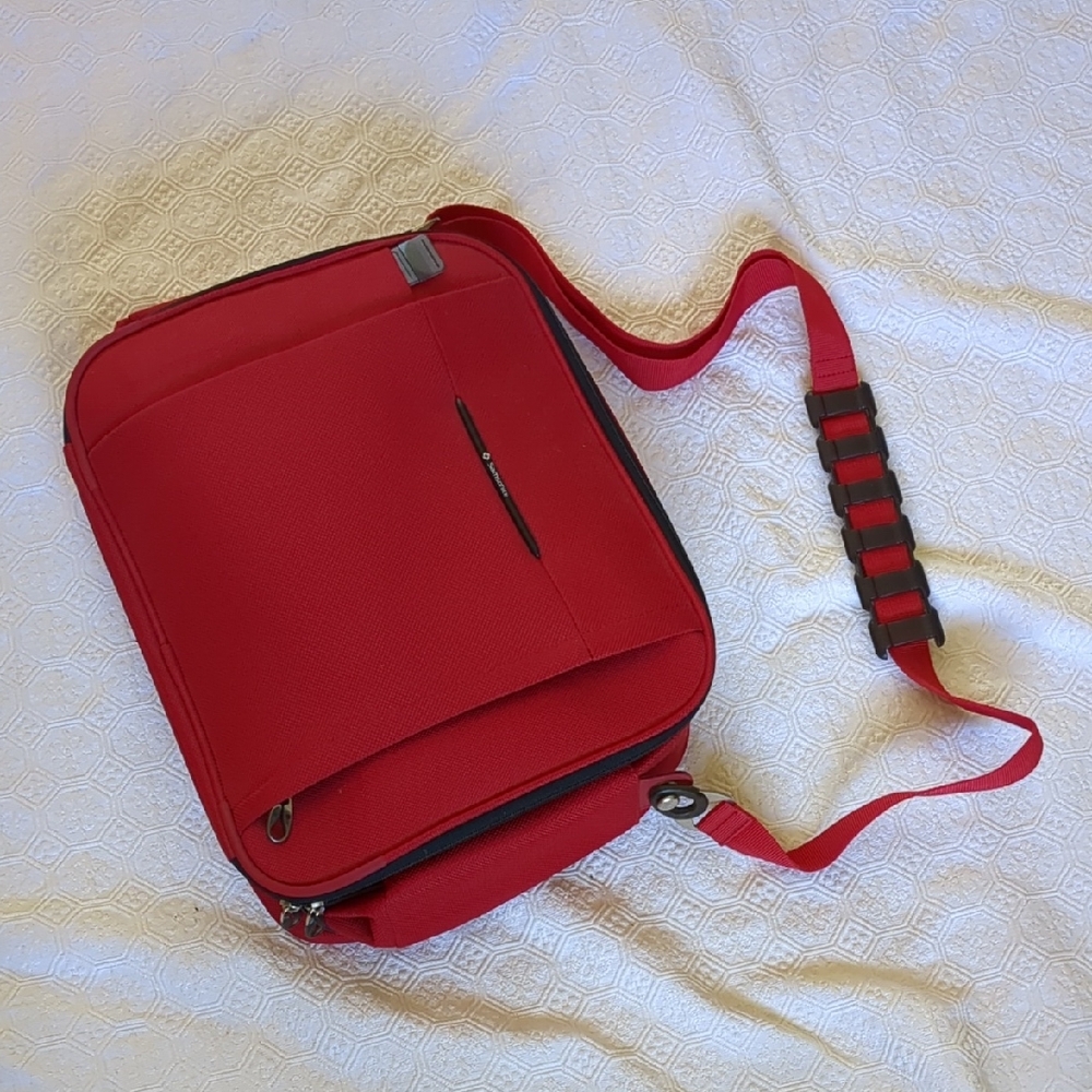 Samsonite Red Shoulder Bag Compact and Durable